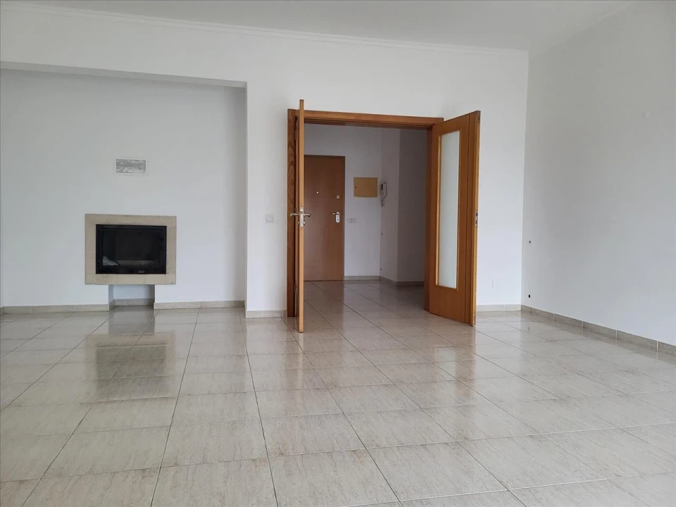 Apartamento T2 para Venda em Azambuja Foto 2