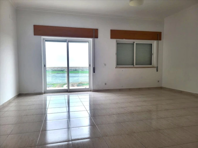 Apartamento T2 para Venda em Azambuja Foto 3