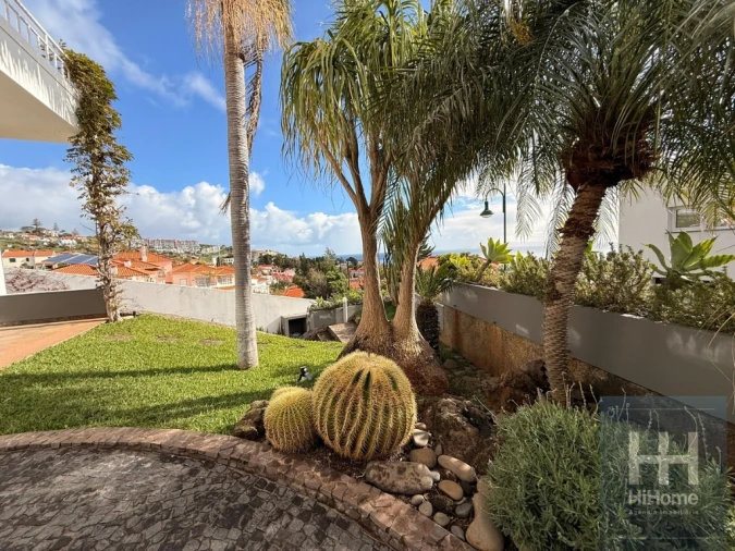 Moradia T4 para Venda em Caniço Foto 3