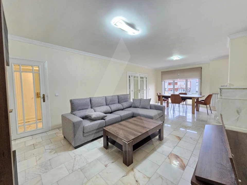 Moradia T4 para Arrendamento em Glória e Vera Cruz Foto 3