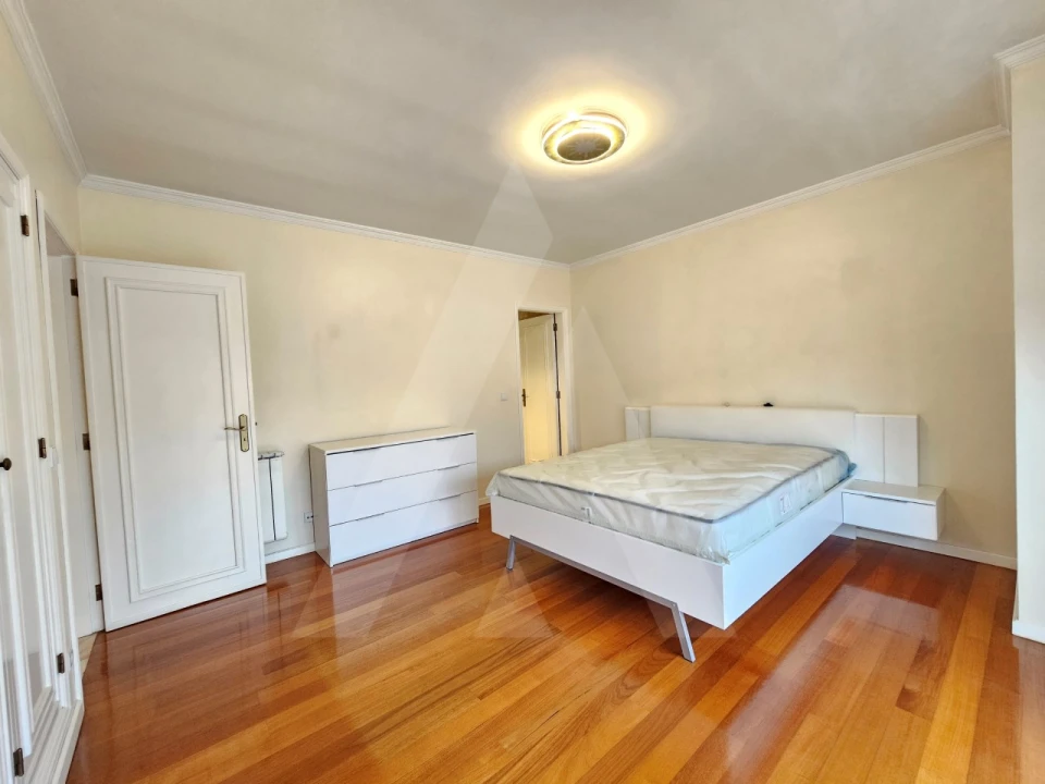 Moradia T4 para Arrendamento em Glória e Vera Cruz Foto 25