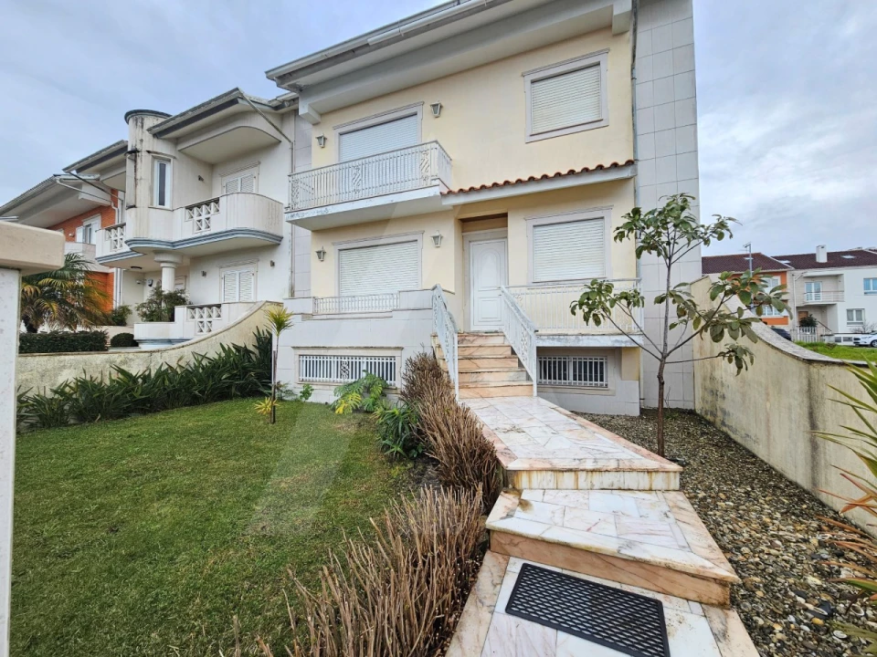 Moradia T4 para Arrendamento em Glória e Vera Cruz Foto 49