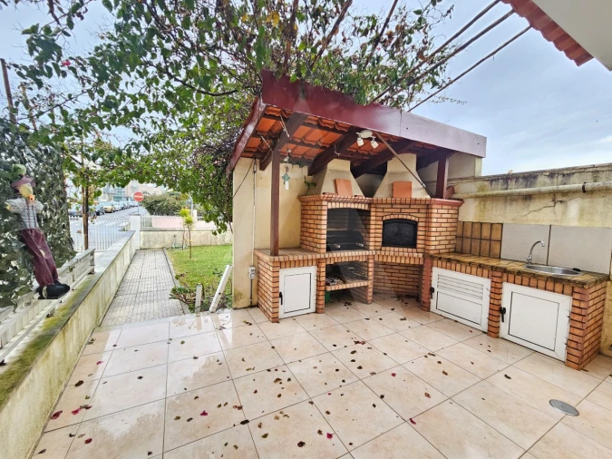 Moradia T4 para Arrendamento em Glória e Vera Cruz Foto 1