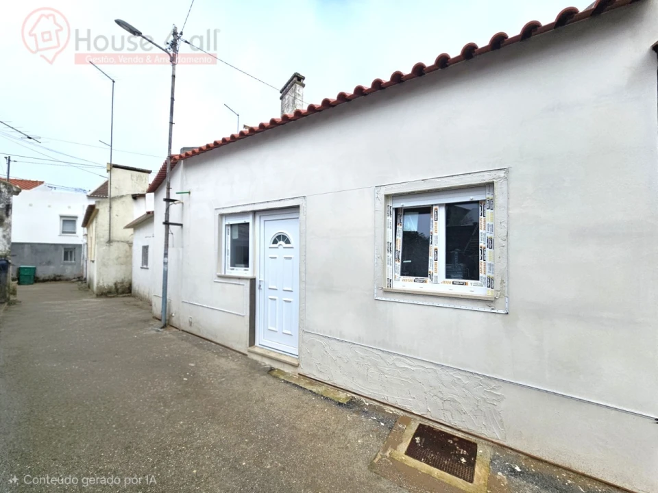 Moradia T1 para Venda em Nossa Senhora do Pópulo, Coto e São Gregório Foto 1