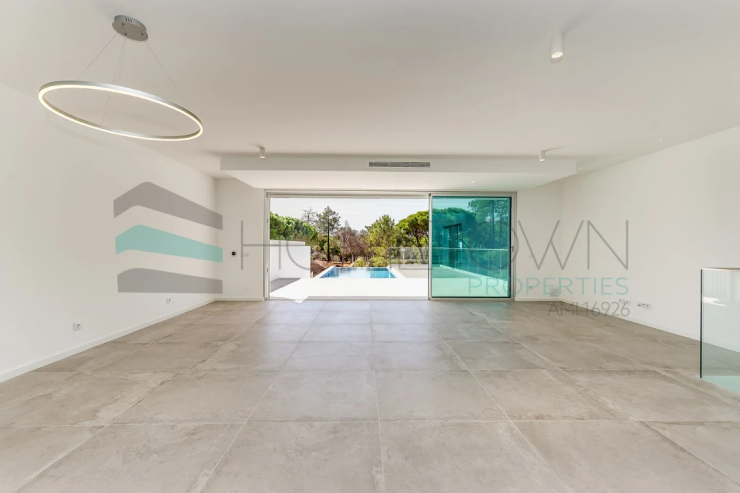 Moradia T4 para Venda em Almancil Foto 3