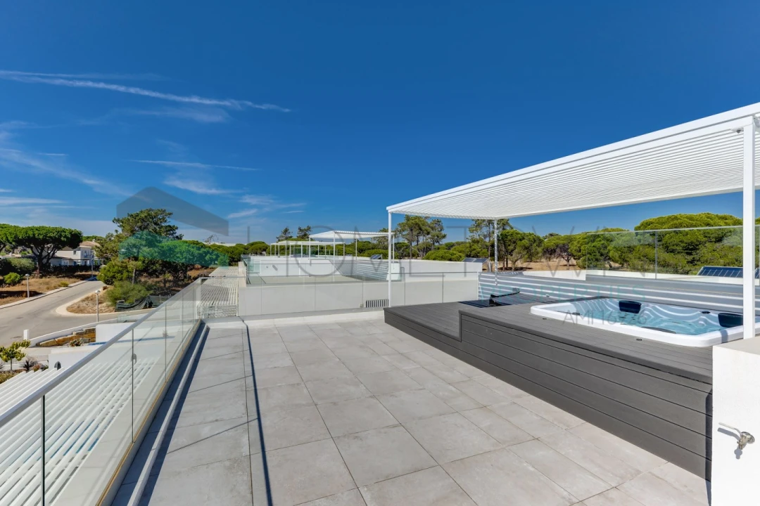 Moradia T4 para Venda em Almancil Foto 40