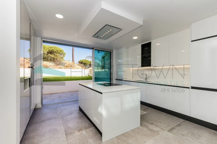 Moradia T4 para Venda em Almancil Foto 17