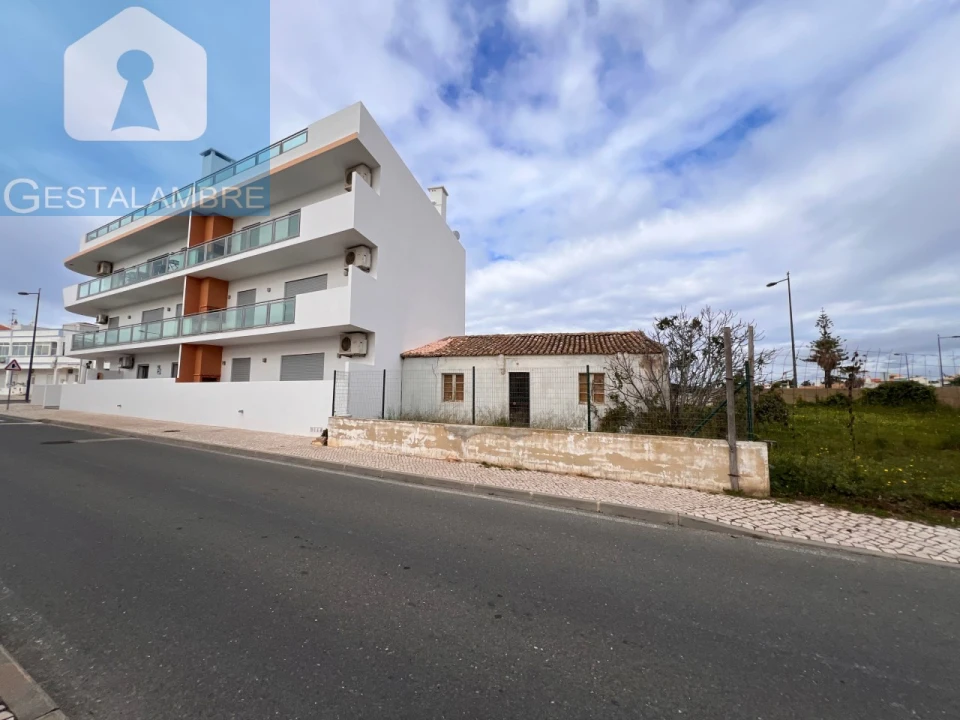 Moradia T2 para Venda em Albufeira e Olhos de Água Foto 1