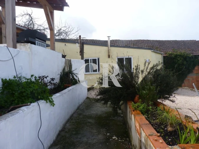 Moradia T3 para Venda em Almoster Foto 54