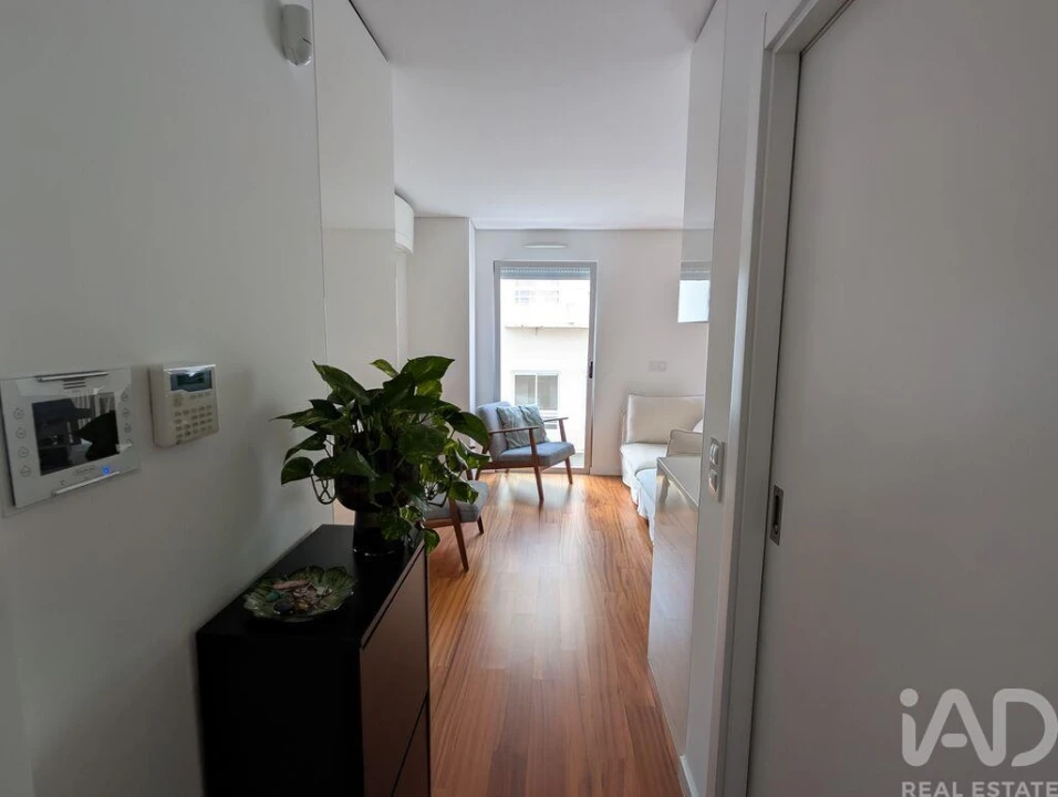 Apartamento T1 para Arrendamento em Santo António Foto 13