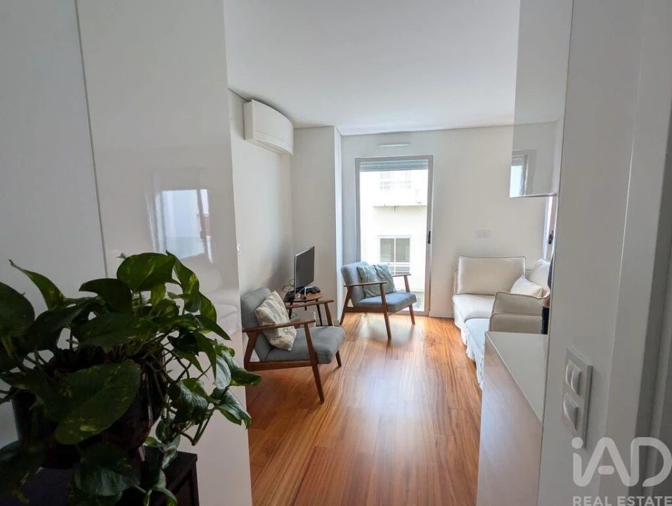 Apartamento T1 para Arrendamento em Santo António Foto 5