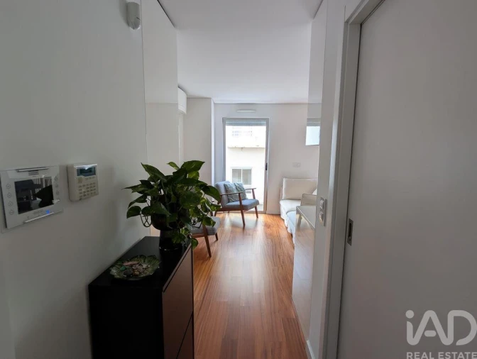 Apartamento T1 para Arrendamento em Santo António Foto 13