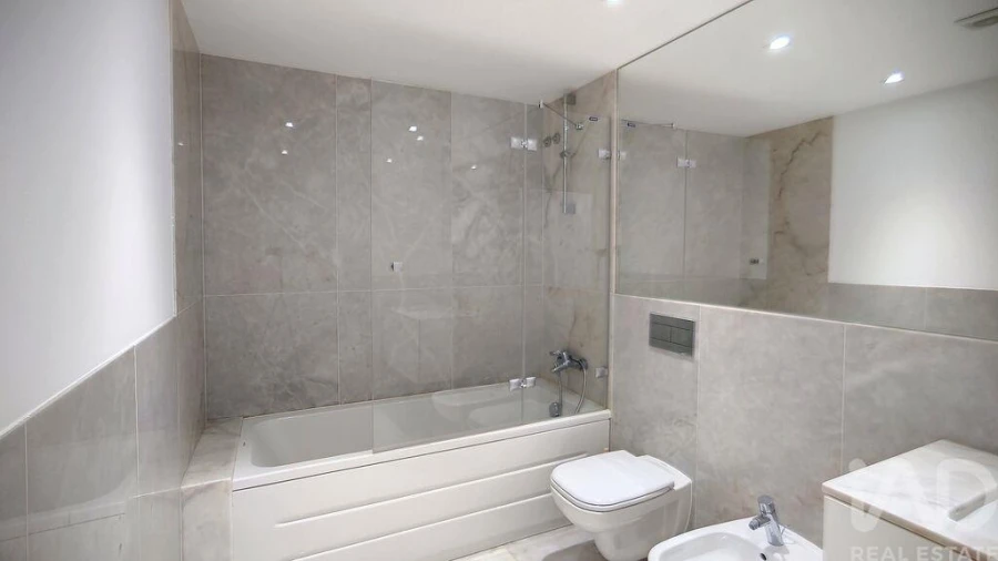 Apartamento T1 para Arrendamento em Santo António Foto 10