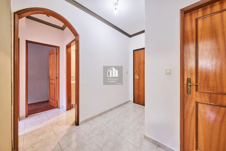 Apartamento T2 para Venda em Charneca de Caparica e Sobreda Foto 3