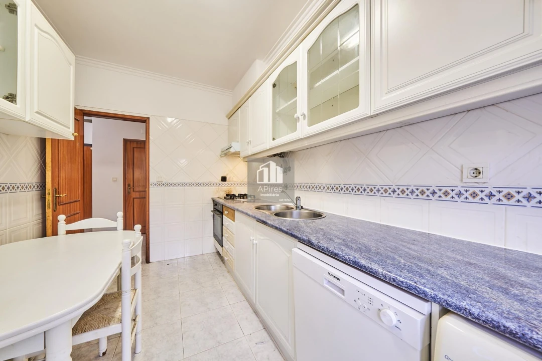 Apartamento T2 para Venda em Charneca de Caparica e Sobreda Foto 6