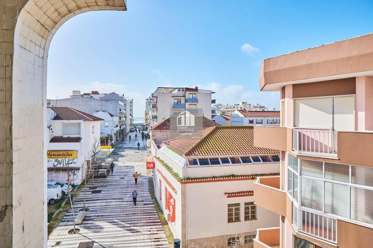 Apartamento T1 para Venda em Costa da Caparica Foto 14