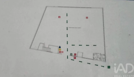 Armazém para Venda em Escapães