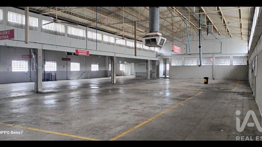 Armazém para Venda em Escapães