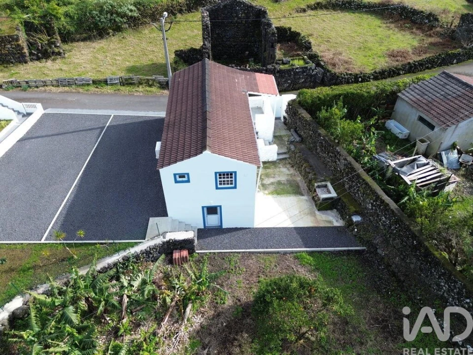 Moradia T1 para Venda em Lajes do Pico Foto 16