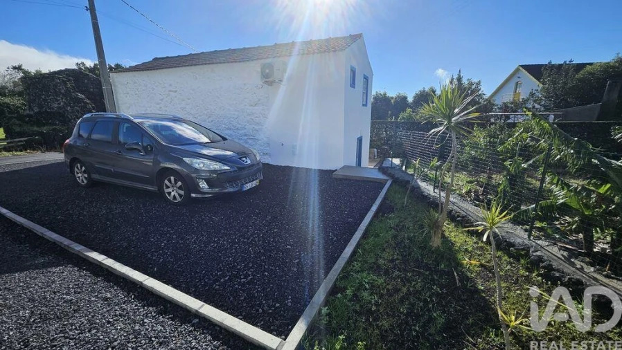 Moradia T1 para Venda em Lajes do Pico Foto 17