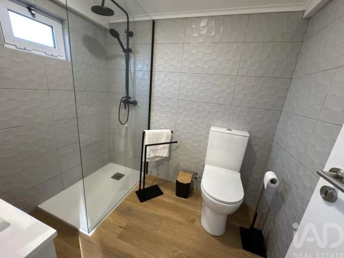 Moradia T1 para Venda em Lajes do Pico Foto 6