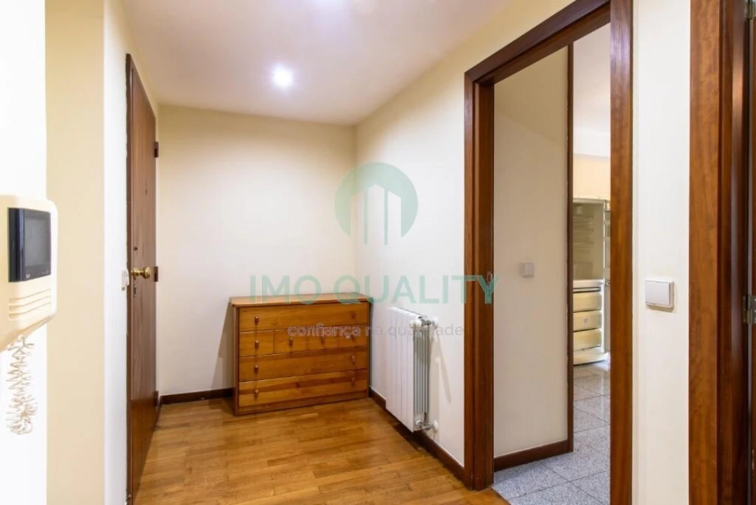 Apartamento T1 para Arrendamento em Paranhos Foto 2