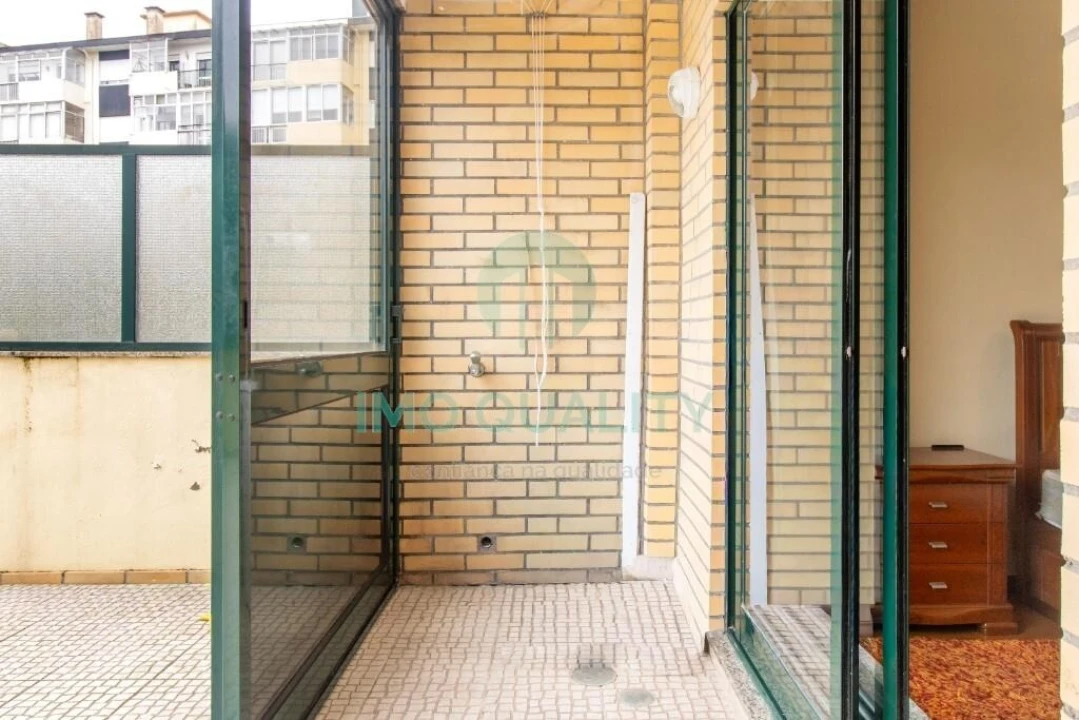 Apartamento T1 para Arrendamento em Paranhos Foto 9