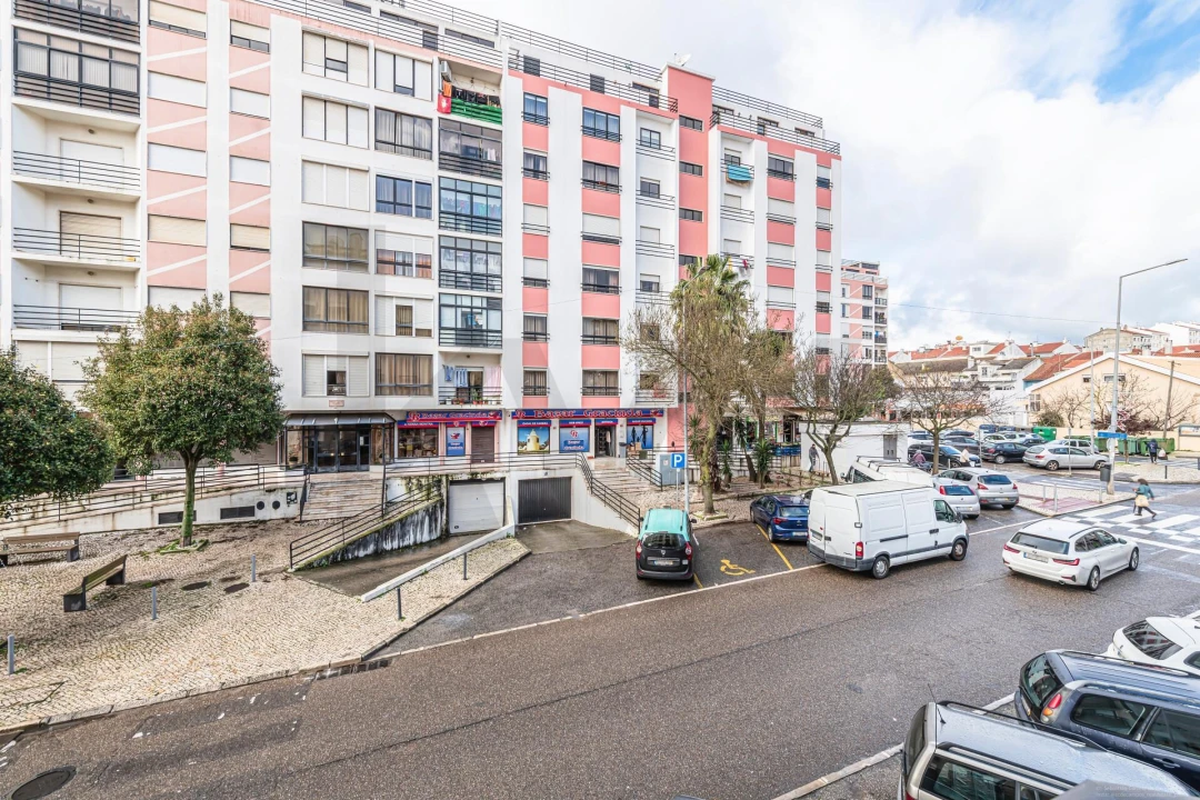 Apartamento T3 para Venda em Casal de Cambra Foto 19