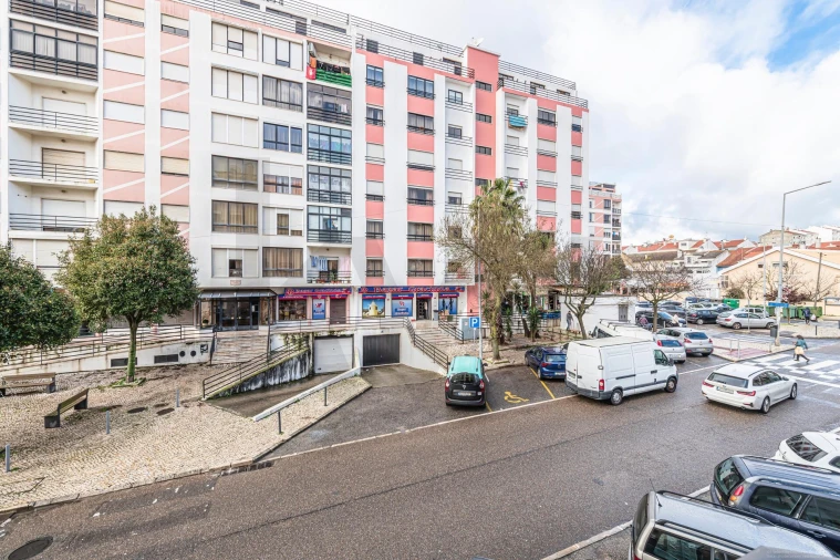 Apartamento T3 para Venda em Casal de Cambra Foto 19