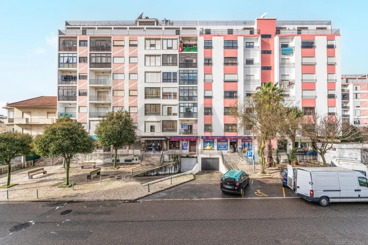 Apartamento T3 para Venda em Casal de Cambra Foto 17