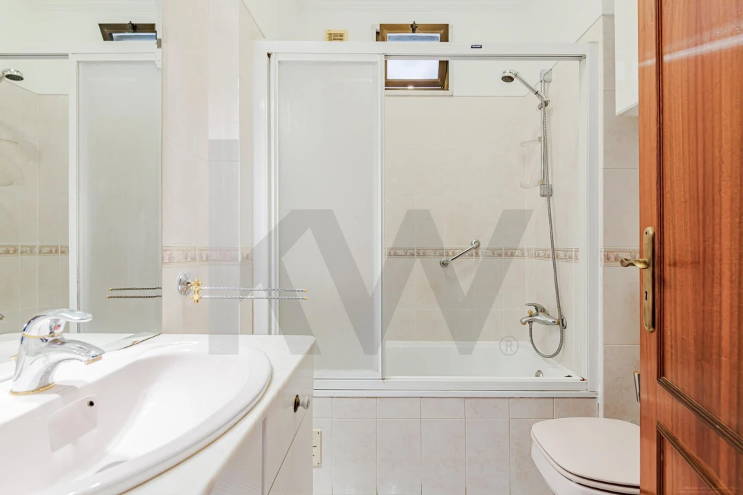 Apartamento T3 para Venda em Casal de Cambra Foto 9