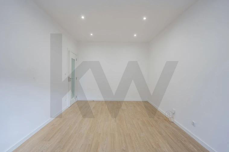 Apartamento T3 para Venda em Seixal, Arrentela e Aldeia de Paio Pires Foto 7