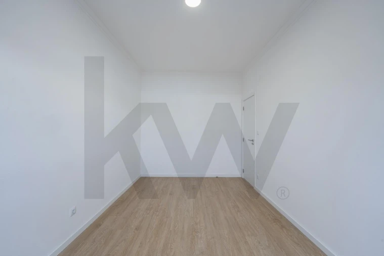 Apartamento T3 para Venda em Seixal, Arrentela e Aldeia de Paio Pires Foto 12