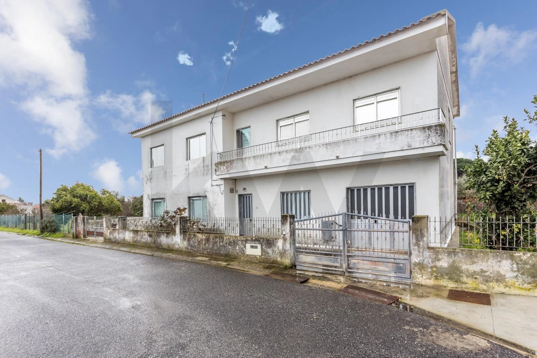 Moradia T5 para Venda em Moita Foto 1