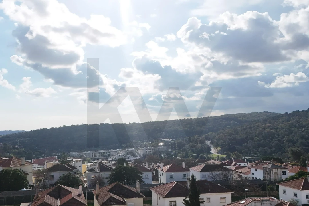 Moradia T4 para Venda em Campolide Foto 11