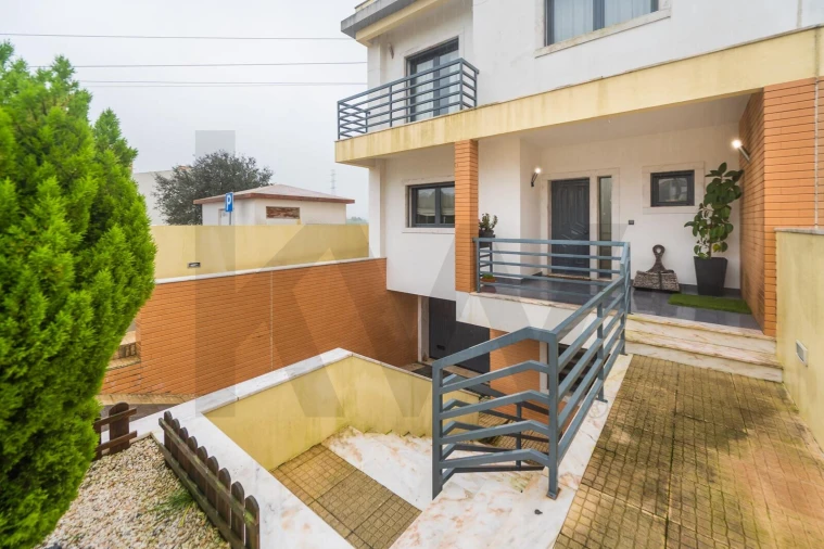 Moradia T4 para Venda em Agualva e Mira-Sintra Foto 3