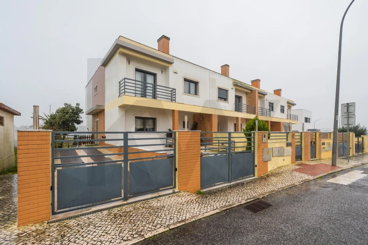 Moradia T4 para Venda em Agualva e Mira-Sintra Foto 1