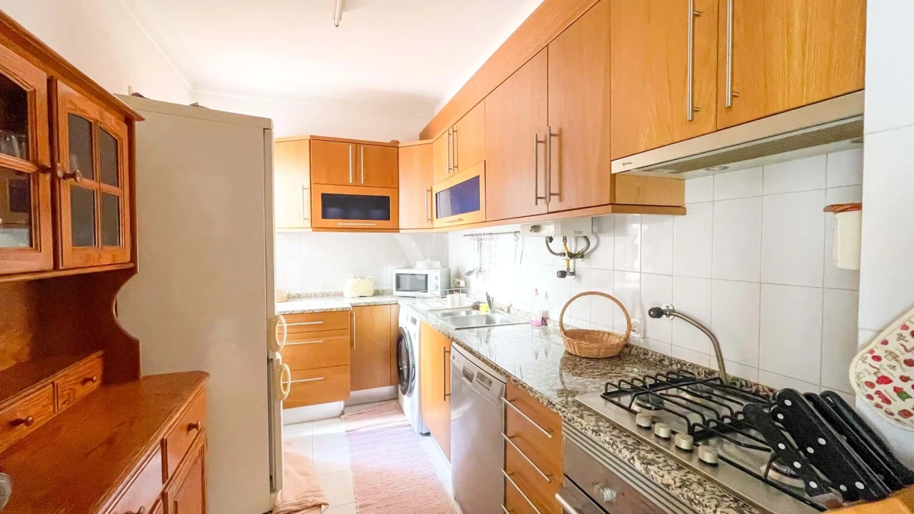 Apartamento T1 para Venda em Quarteira Foto 2