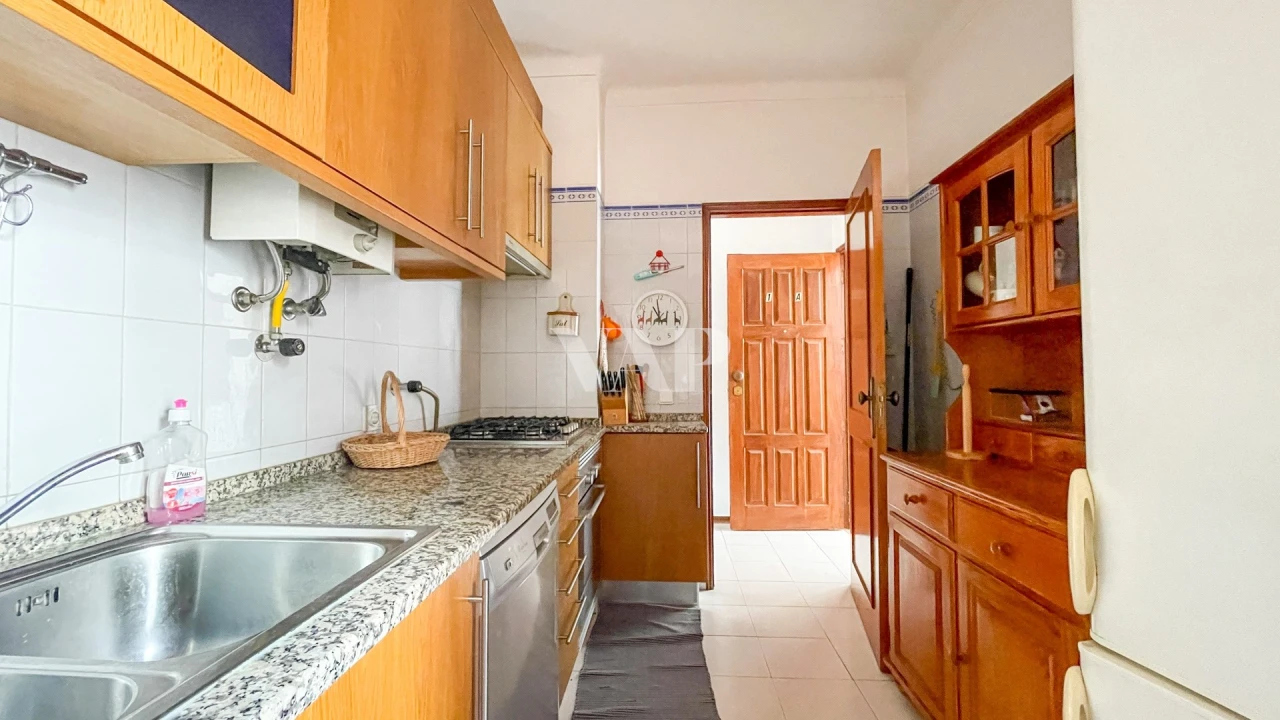 Apartamento T1 para Venda em Quarteira Foto 5