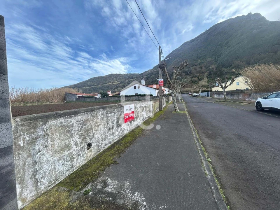 Terreno para Venda em Mosteiros Foto 1