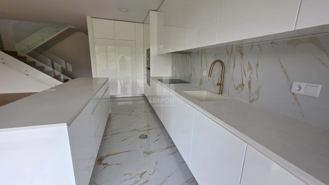 Moradia T3 para Venda em Fânzeres e São Pedro da Cova Foto 44