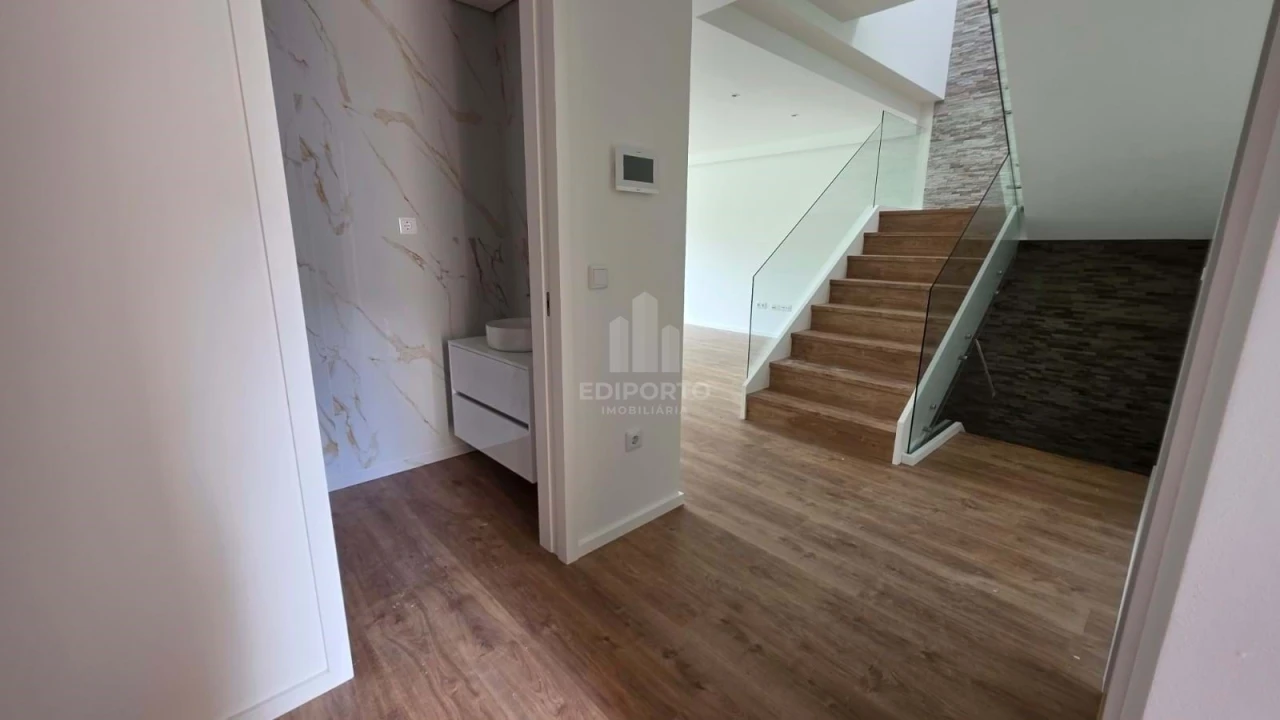 Moradia T3 para Venda em Fânzeres e São Pedro da Cova Foto 38