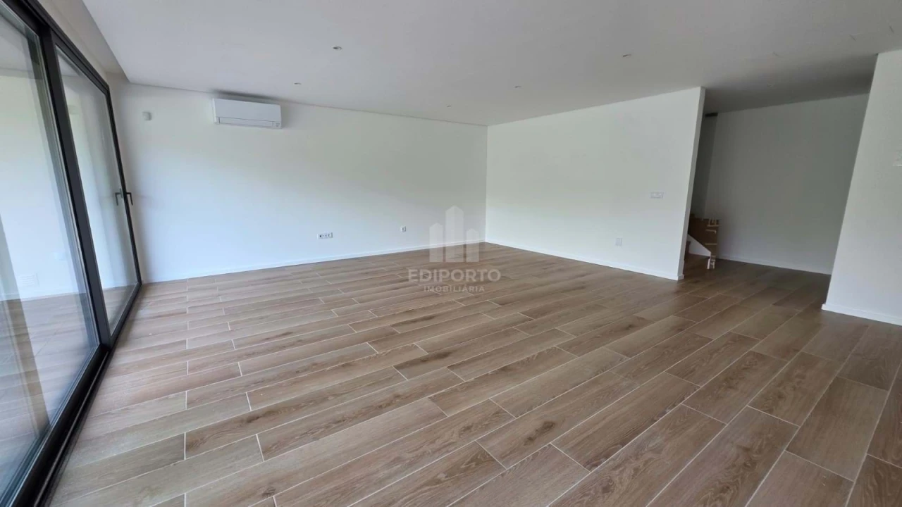 Moradia T3 para Venda em Fânzeres e São Pedro da Cova Foto 22