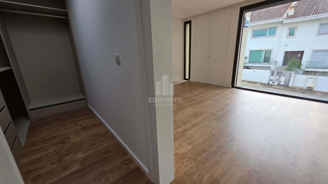 Moradia T3 para Venda em Fânzeres e São Pedro da Cova Foto 18