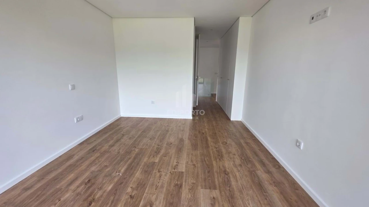 Moradia T3 para Venda em Fânzeres e São Pedro da Cova Foto 4