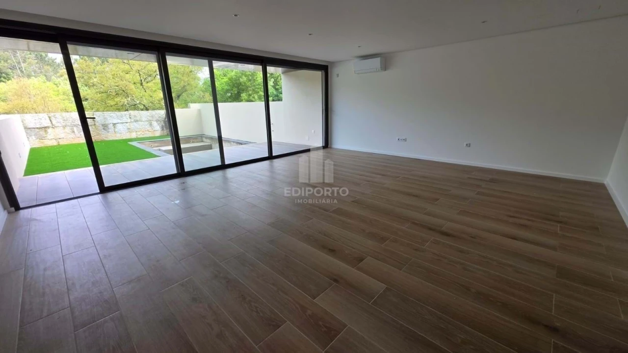 Moradia T3 para Venda em Fânzeres e São Pedro da Cova Foto 23