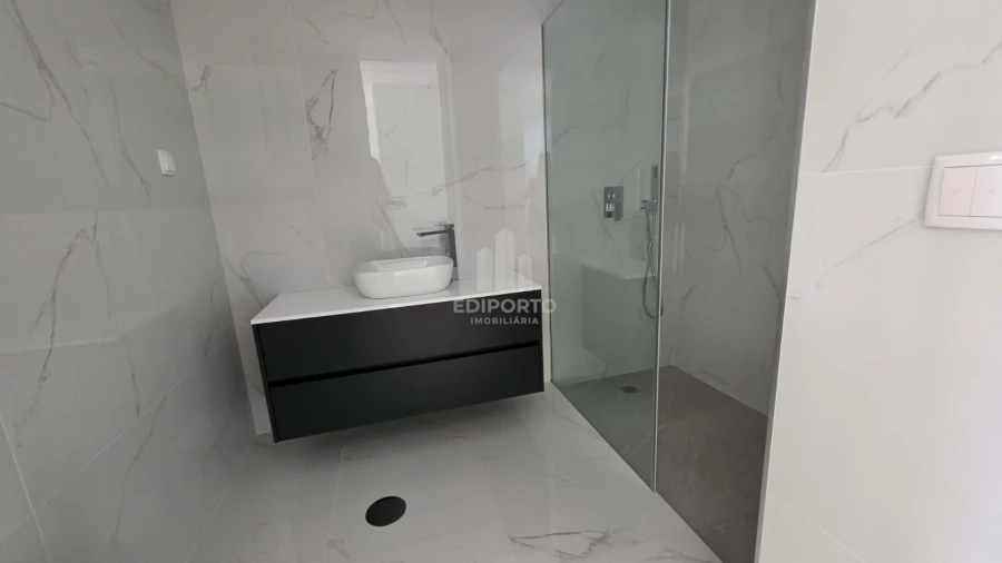 Moradia T3 para Venda em Fânzeres e São Pedro da Cova Foto 14