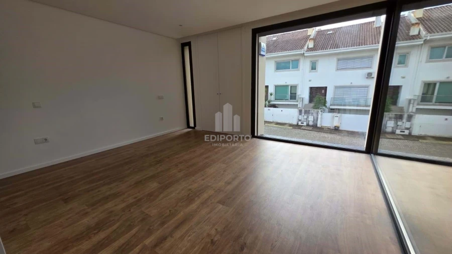 Moradia T3 para Venda em Fânzeres e São Pedro da Cova Foto 17