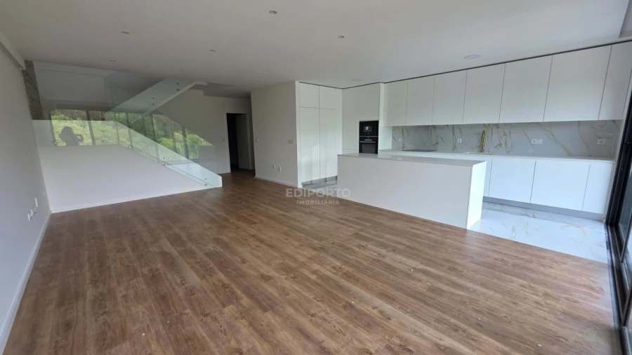 Moradia T3 para Venda em Fânzeres e São Pedro da Cova Foto 40