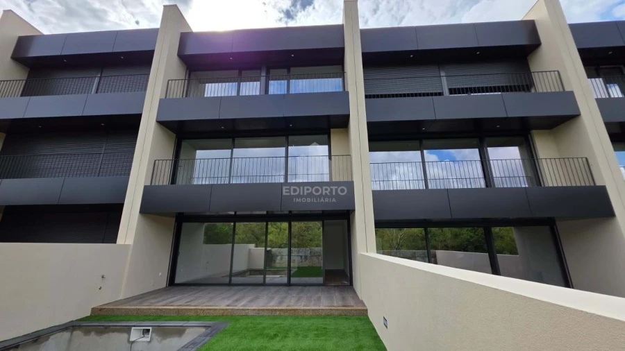 Moradia T3 para Venda em Fânzeres e São Pedro da Cova Foto 1